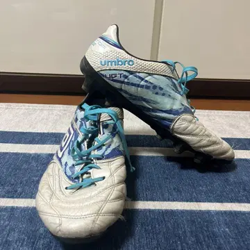 Umbro Speciali 스파이크 슈즈 화이트/블루
