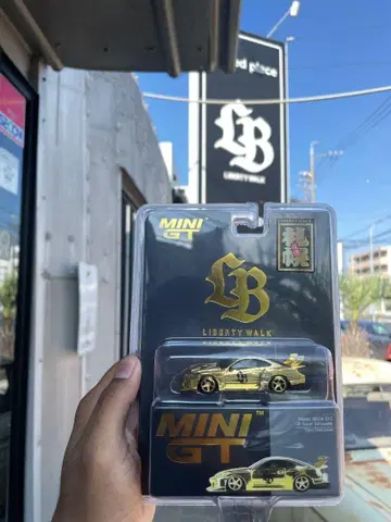 MINI GT LIBERTYWALK S15 GOLD SAPPORO