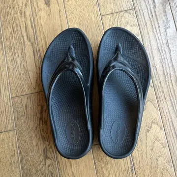 OOFOS 우포스 통굽 블랙 W7 / EU 38