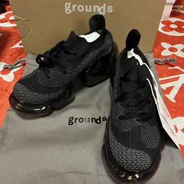 grounds 블랙 스니커즈