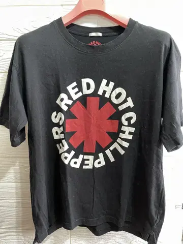 [티셔츠] GU Red Hot Chili Peppers 콜라보 티셔츠