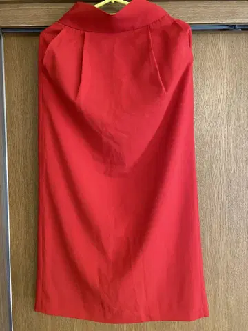CLANE 레드 타이트 스커트 슬릿