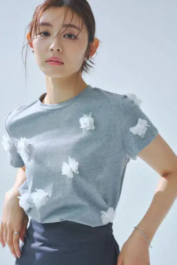 &. NOSTALGIA 노스탤지어 플라워 모티브 T셔츠