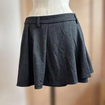 블랙 플레어 스커트 사이드 포켓