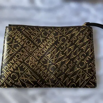 Armani Exchange 로고 클러치백
