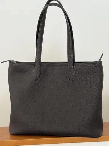 거의 새상품 르 보 페르미 토트 슈렁큰 카프 테아라