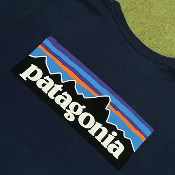 대 스테디셀러 파타고니아 Patagonia 로고 티셔츠 네이비 sizeM