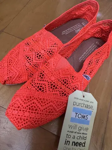 TOMS 오렌지 레이스 슬립온 W8.5