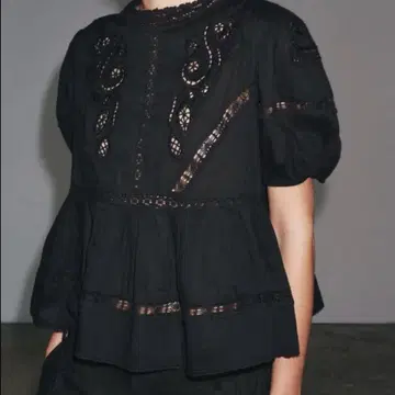ZARA 로맨틱 자수 블라우스 Black XS