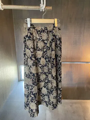 Aquascutum (아쿠아 스큐텀) 페이즐리 무늬 롱 스커트 M 사이즈