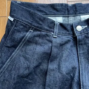 graphpaper selvage Denim Two Tuck Pants1