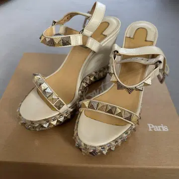 Christian Louboutin 스터드 샌들