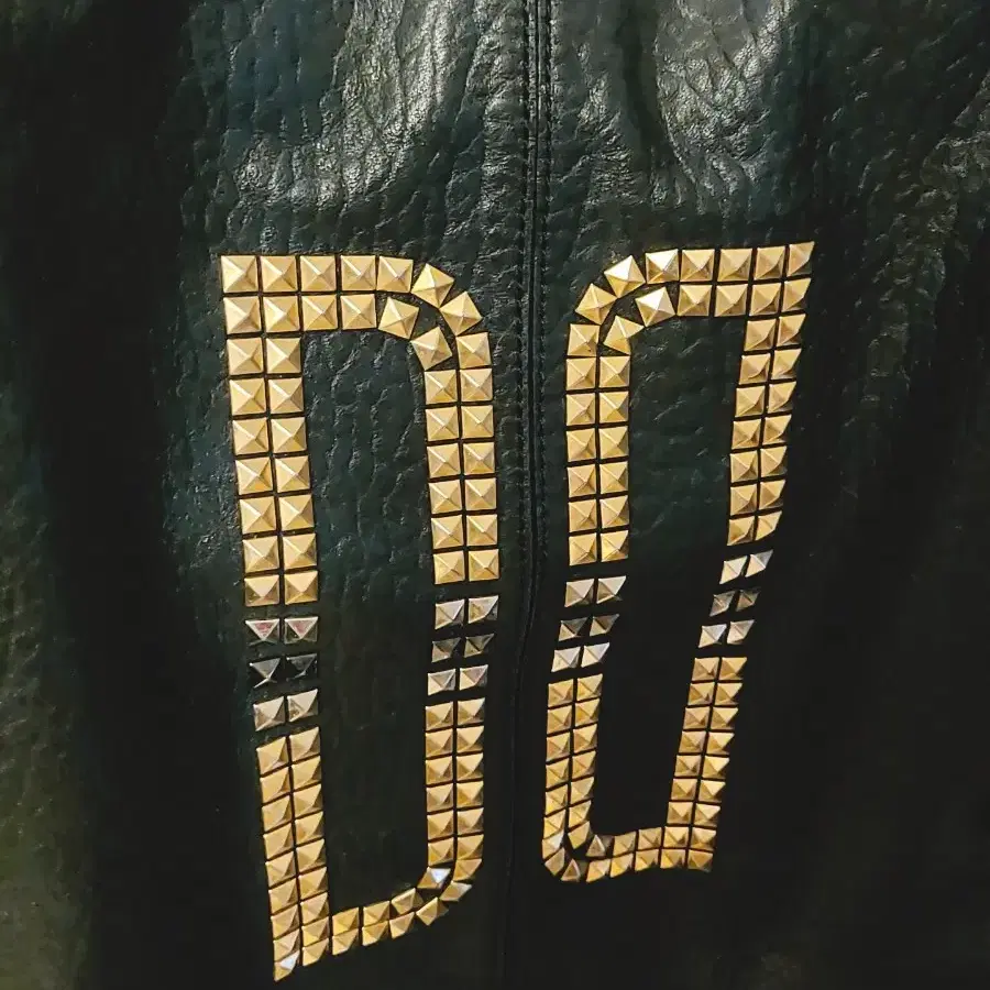 ◇DAKS◇ [LOUIS DD] Black DD logo pattern cowhide zipper coi DAKS | 닥스 Daks Black DD Logo Cowhide Leather Tote Bag on