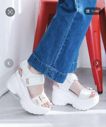 화이트 통굽 샌들 조정 가능 스트랩