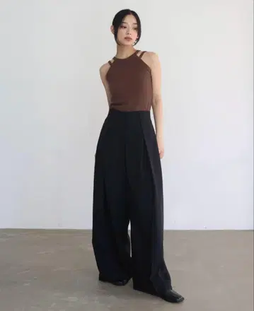 hellam 크레이프 턱 와이드 팬츠