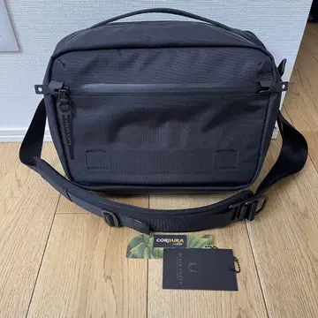 Glip Sling black ember 블랙엠버 숄더백
