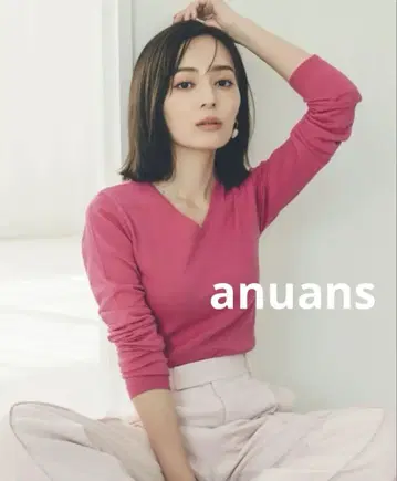 anuans 아젠다 실크 블렌드 V넥 니트탑 미품