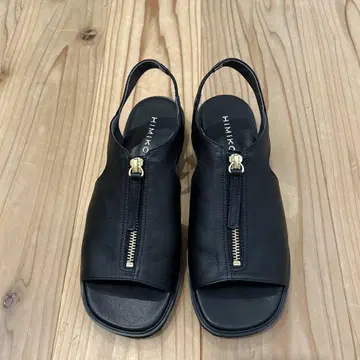 히미코 샌들