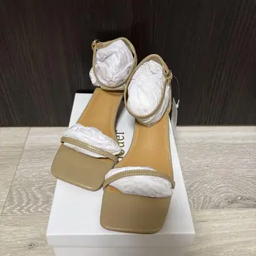 베이지 힐 샌들