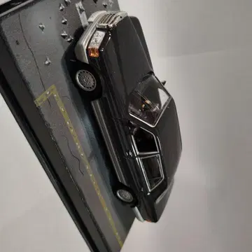 1/43 벤츠 W126 560SEL L 바디 007