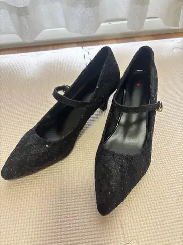 블랙 메리 제인 펌프스 비쥬 장식