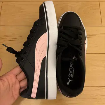 PUMA 블랙/핑크 스니커즈