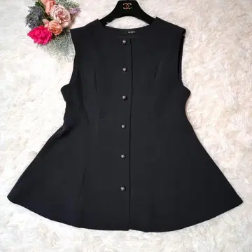 [새상품급] 다용도 리디 페플럼 베스트 은색 버튼 블랙 얇은 소재