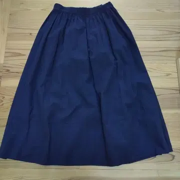 요건 레일 네이비 스커트