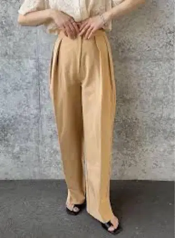 베이지 플리츠 와이드 팬츠