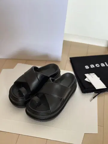 신상 즉시 품절 sacai 샌들 블랙 36