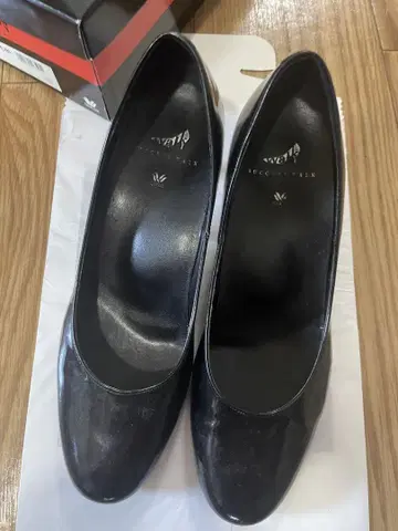 와코루 Success Walk 블랙 에나멜 펌프스 23.5cm EE