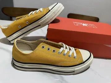 새상품 로우 컷 CT70 썬플라워 27.5cm