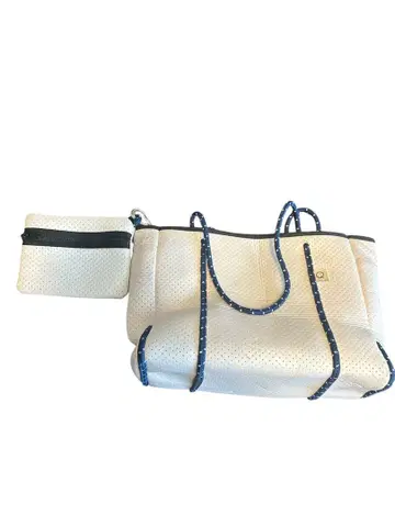 q bag paris 화이트 메쉬 토트백 파우치 포함