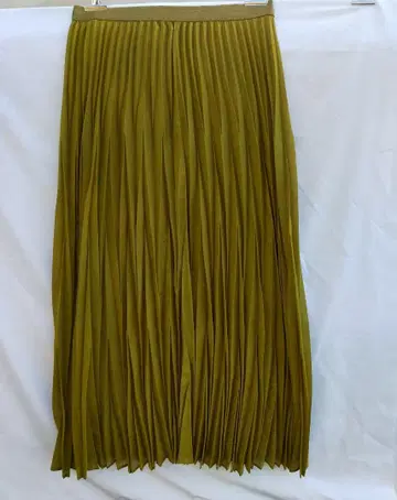 Gabardine K.T 올리브 그린 플리츠 스커트