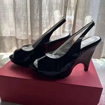 엘레강트한 블랙 오픈토 힐