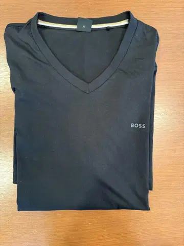 BOSS 블랙 V넥 티셔츠
