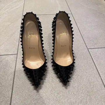 Christian Louboutin 블랙 스파이크 하이힐