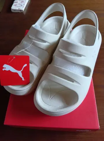 PUMA 푸마 화이트 플러터 샌들 24.0 새상품 미사용