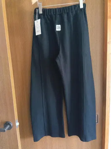 YENN 2025 PRE FALL KNEE TUCK 스웨트 팬츠 (36)