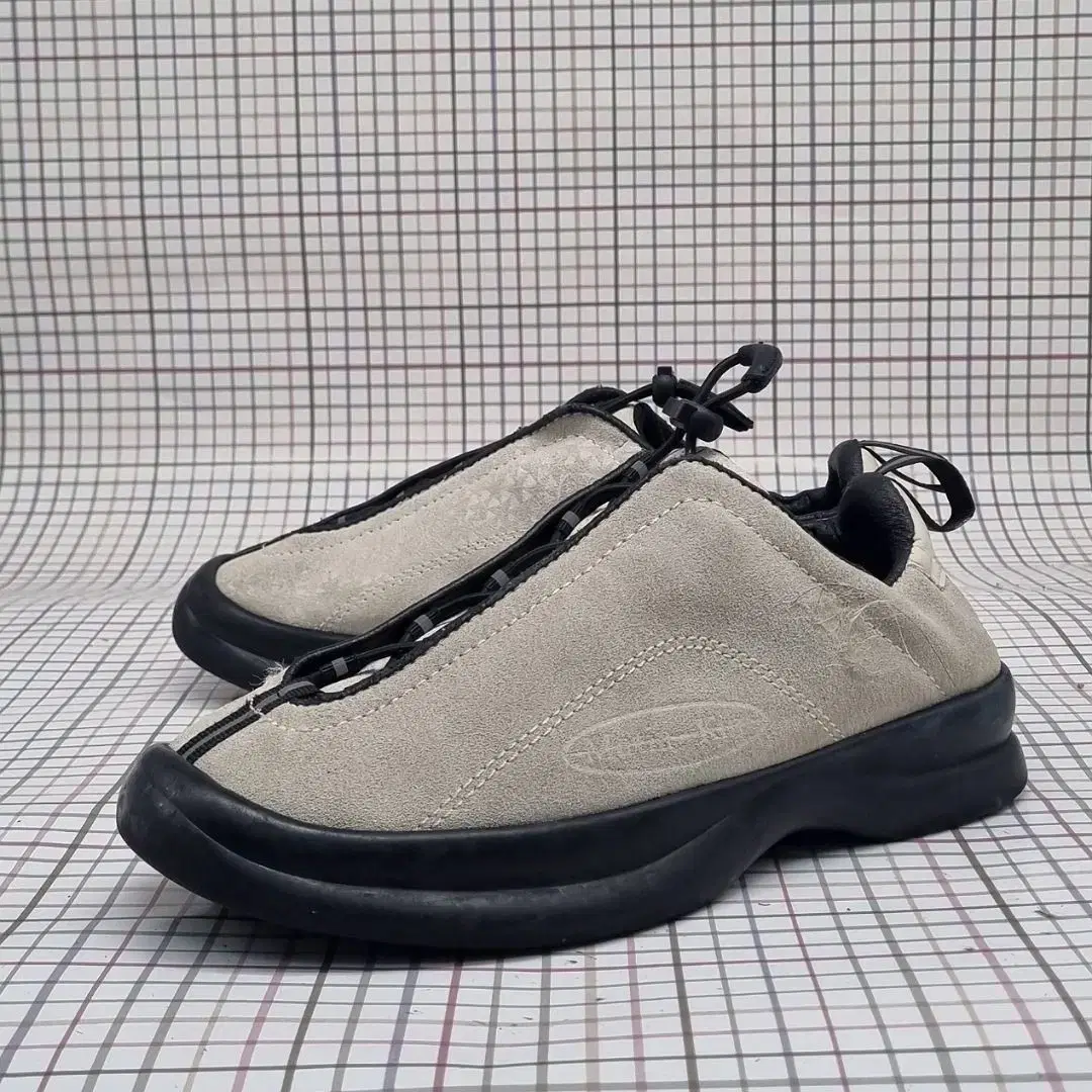 MATIN KIM | 마뗑킴 (250) Matin Kim Mesh Ballet Sneakers on