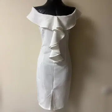오프숄더 화이트 드레스