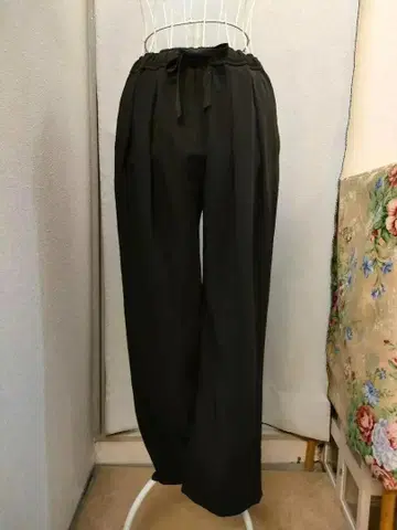 플라스테 블랙 팬츠