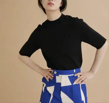 [ 지속가능성 ] 하프 슬리브 컬러 니트 블랙