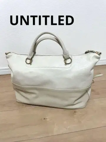 미사용 새상품 UNTITLED 화이트 가죽 숄더백