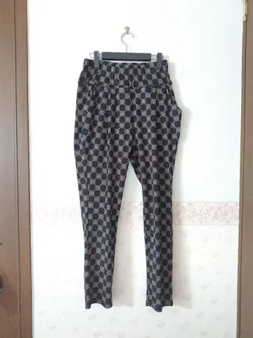 새상품 금년 앙코키누 테이퍼드 팬츠 L