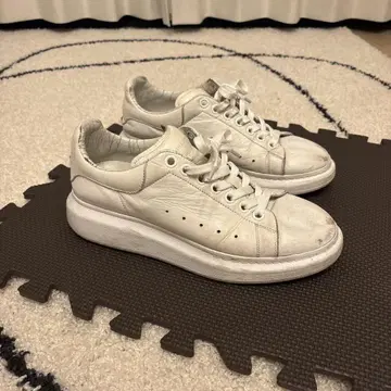 ALEXANDER MCQUEEN 스니커즈