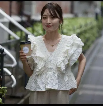 neam 걸리시 프릴 블라우스