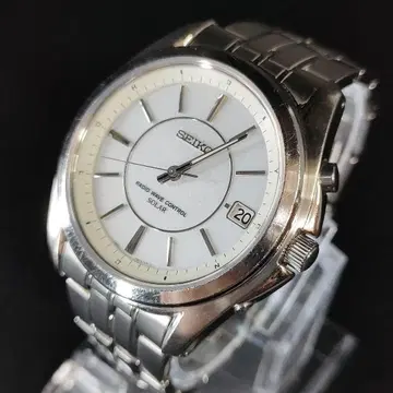 새상품급 SEIKO 세이코 7B22 화이트 실버 솔라 남성용 시계