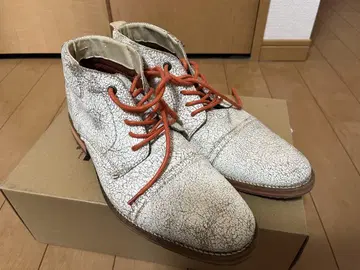Steve Madden 크랙 가죽 부츠 미사용