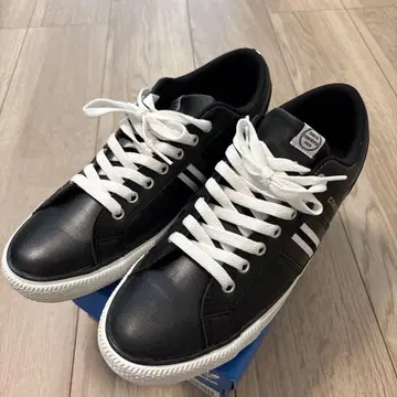 CONVERSE 블랙 스니커즈